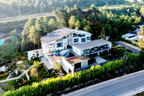 Baique Liangqi Mountain and Sea Panoramic Beauty Su Hotels in Yulong