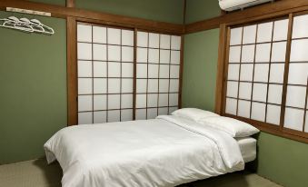 KIX House Waraku III: 5BR Roomshare/Vacation Home Near Kansai Airport