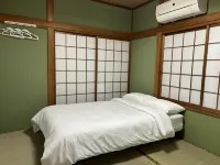 KIX House Waraku III: 5BR Roomshare/Vacation Home Near Kansai Airport - 2-Star