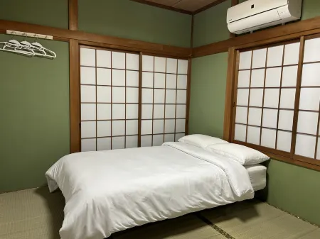 KIX House Waraku III: 5BR Roomshare/Vacation Home Near Kansai Airport