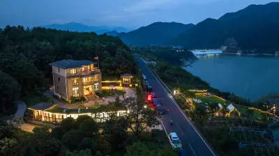 Lakeside Yunqi Hostel Hotels near Xinchangbei Railway Station