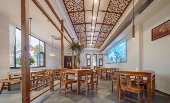 Floral Luxury Niushou Yinlan B&B (Nanjing Niushou West Gate Jinling Town Branch)