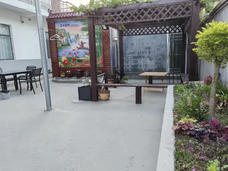 Weishan Island Yuxiang Yashe Homestay Отели в г. Вейшань