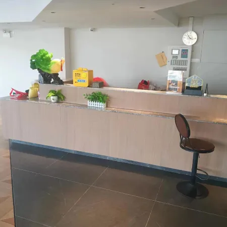 Strolling through the Cloud Hotel (Lihao Caizhi Plaza Branch)