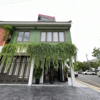 HOMIE NON Hotel in zona Wat Khemapirataram