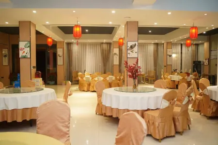 Zhenghong B&B Hotel Отели рядом с достопримечательностью «Old Man Peak»