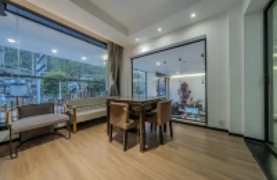 Fenghuang Yunlu Scenic Hotel (Fenghuang Ancient City)