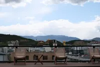 香格里拉宜居舍 | Livable · スマートシネマ富氧ホテル（獨克宗古城）