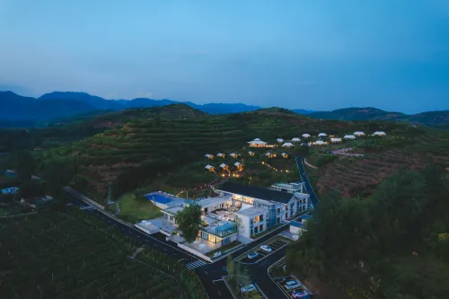 Hidden in the Countryside · Shiyan Early Spring Three Flowers Homestay (Xinghua Village) - Pools