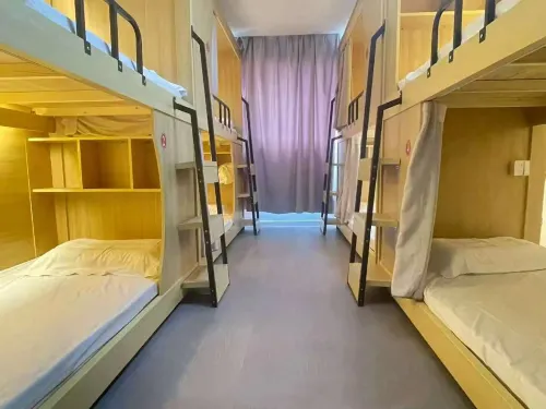 Zhuanjiao Shiguang Hostel (Shenzhen North Railway Station Hongshan Subway Station)