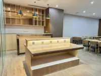 Banana FUN Hotel (Guangzhou Beijing Road Pedestrian Street Yuexiu Park) Hotels near Zhenhai Tower