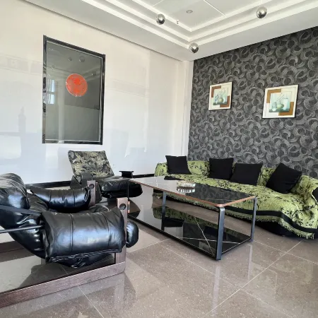 Deyou Hotel (Laiyuan Bus Station)