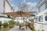 婺源阡陌居·花園藝術空間設計師民宿 婺女洲度假區-五顯堂附近的飯店