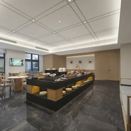 Qianna Hotel Glorious (Anyang East High-speed Railway Station Wanda Plaza Branch)