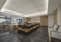 Qianna Hotel Glorious (Anyang East High-speed Railway Station Wanda Plaza Branch)