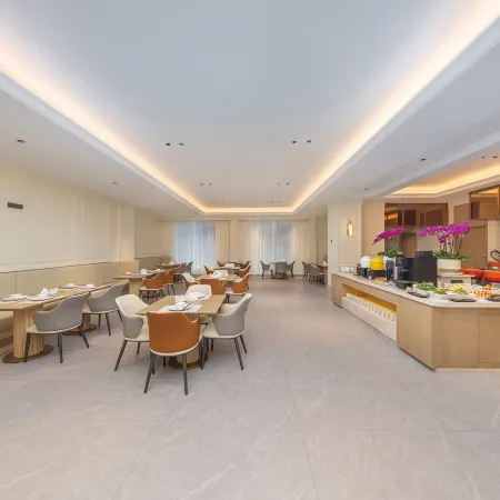 Vienna Hotel (Yichang Zigui Qu Yuan Hometown Cultural Tourism Area Branch)