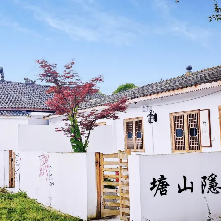 Tangshan Yinqi Lake View Homestay (Kaiyang Nanjiang Station Branch)