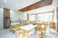 Genhe Morning Mist Right Bank Hotel - สัตว์เลี้ยง