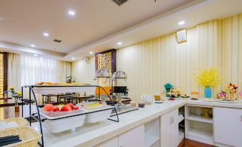 Caring Fere Hotel (Xi'an Library Metro Station)