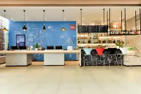 Ibis Hotel (Guangzhou pazhou Convention and Exhibition Center Haizhu Wetland Park) - bar