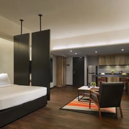 Tropics Eight Suites Отели рядом с достопримечательностью «Gurney Drive»
