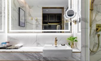 Xana Deluxe Hotel (Shenzhen International Trade metro station store)