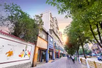 Lanxi Light Luxury Cinema Hotel (Zunyi Ningbo Road Branch)