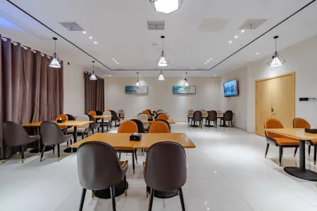 City Comfort Inn Hotel (Wuhu Fantawild Phase 2, 3, 4 Wanchun) Отели рядом с достопримечательностью «Macrolink Beluga Ocean Park»