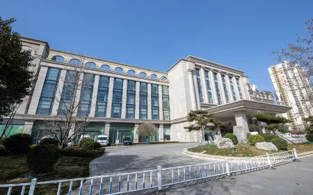 Bairun Oriental Hotel Отели рядом с достопримечательностью «Hebei Vocational and Technical College of Chemical Engineering and Medicine»