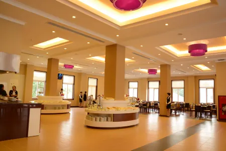 Hai Ba Trung Hotel & Spa Отели в г. Tu An