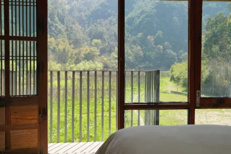 Pujiang Yishanmen Homestay