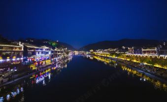 fenghuang ancient style courtyard homestay