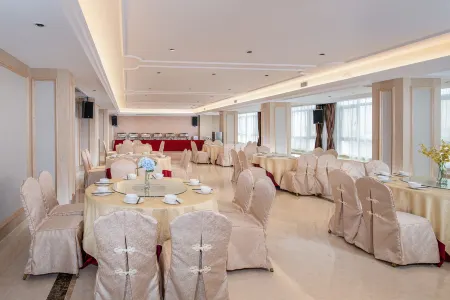 Vienna Hotel (Chaozhou High-speed Railway Station and Jieyang Chaozhou International Airport Store) Отели рядом с достопримечательностью «Shantou Dongshan Lake»