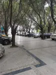 吉佰萃飯店（新津客運中心五津地鐵站店） 天使樂園（和平中街店）附近的飯店