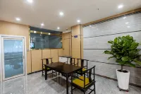 Super 8 Hotel Shihezi Century Plaza