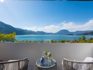 瀘沽湖白馬輕奢湖景民宿