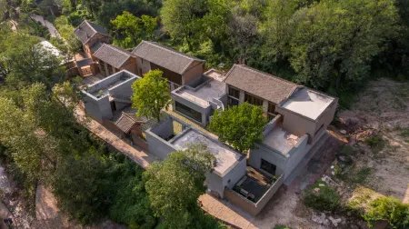 Qinyuan old locust tree home stay Отели в г. Цинюань