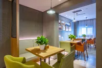 TRUE GO Hotel (Zhangye West Railway Station Dafo Temple)