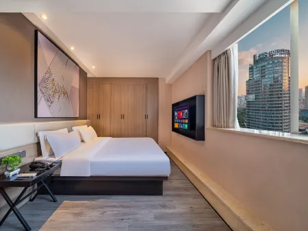 iu hotel (Chongqing Guanyin Bridge Pedestrian Street Metro Station)