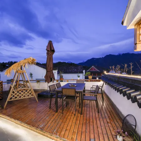 Jiuhuashan Jiushe Zizai Courtyard Homestay (On the Jiuhua Mountain Roushen Baodian)
