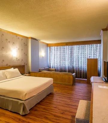 ห้องดีลักซ์ เตียงใหญ่ 1 เตียง