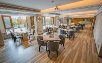 Yishang PLUS Hotel (Xiangyang Station Minfa Commercial Plaza Branch) Hotels in Xiangyang