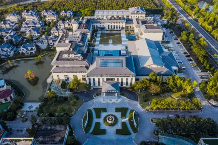 Maison New Century Hotel Fengyang Отели рядом с достопримечательностью «Anhui Science & Technology University (Donghua Road)»