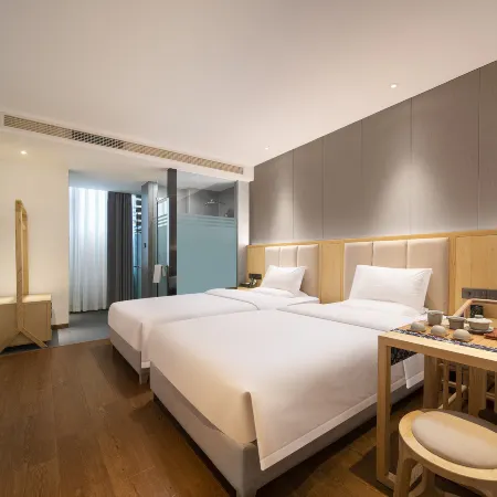 City Cottage Hotel (Chunxi Road Tai Koo Li) Отели рядом с достопримечательностью «Цзиньцзян»