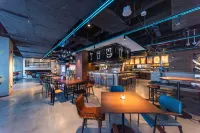 Xi 'an Moxy Hotel (Qujiang Big Wild Goose Pagoda store) Hotels in Xi'an