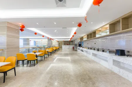 Kyriad Marvelous Hotel(Alxa Zuoqi store) Отели рядом с достопримечательностью «Dingyuanying Ancient Town»