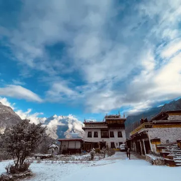 Danba yunshangzangjia Resdrt Hotel