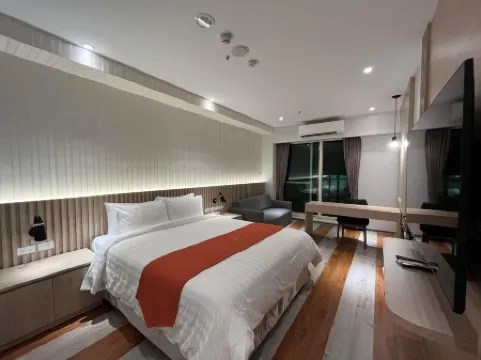 Bentley Hotel Taoyuan Отели рядом с достопримечательностью «Старая улица Тай-Ху»