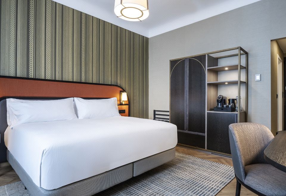 1. 더블트리 바이 ..