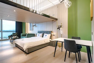 Yuhouse Apartment (Wanxiang City Longyan South Road Food Street Store)